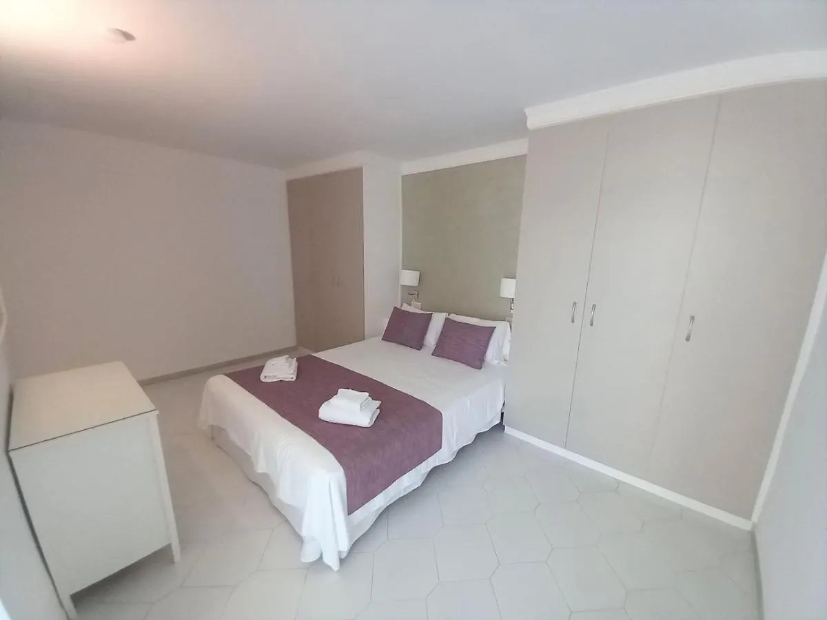 Miraflores Beachfront Penthouse Sitio de Calahonda 0*,  Spanje