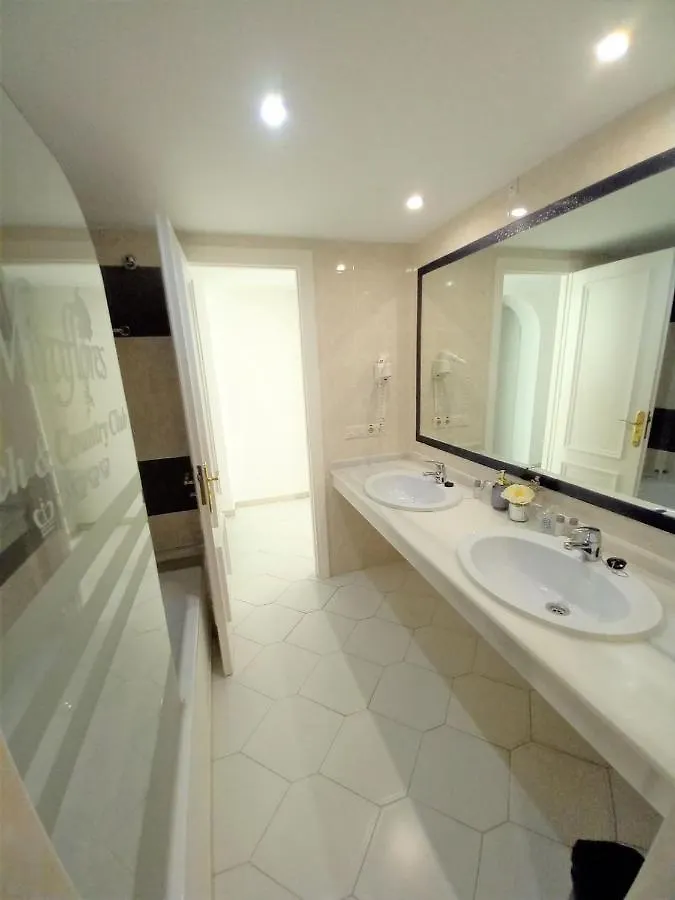 Miraflores Beachfront Penthouse Sitio de Calahonda Spanje