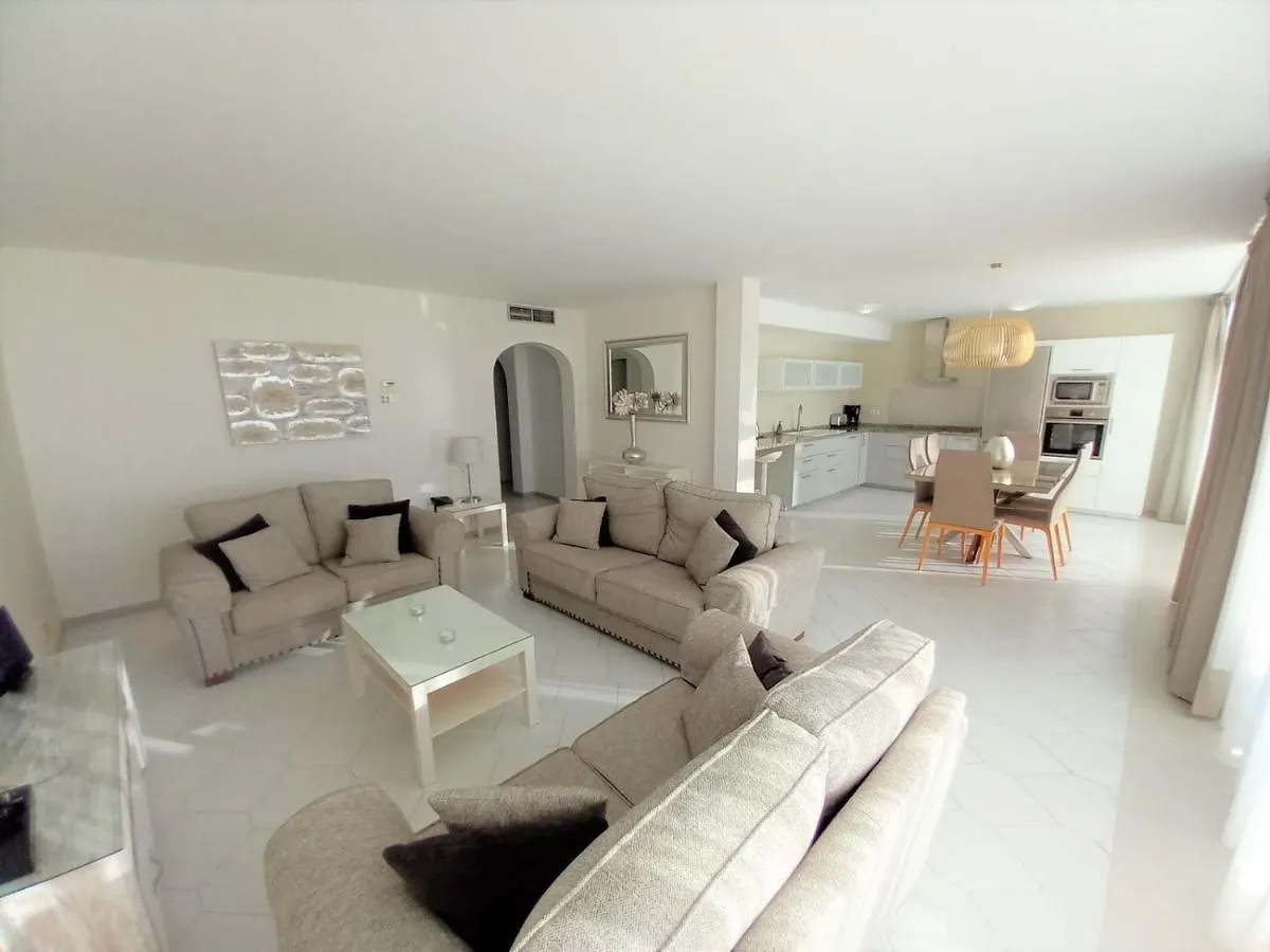 Miraflores Beachfront Penthouse Sitio de Calahonda Appartement
